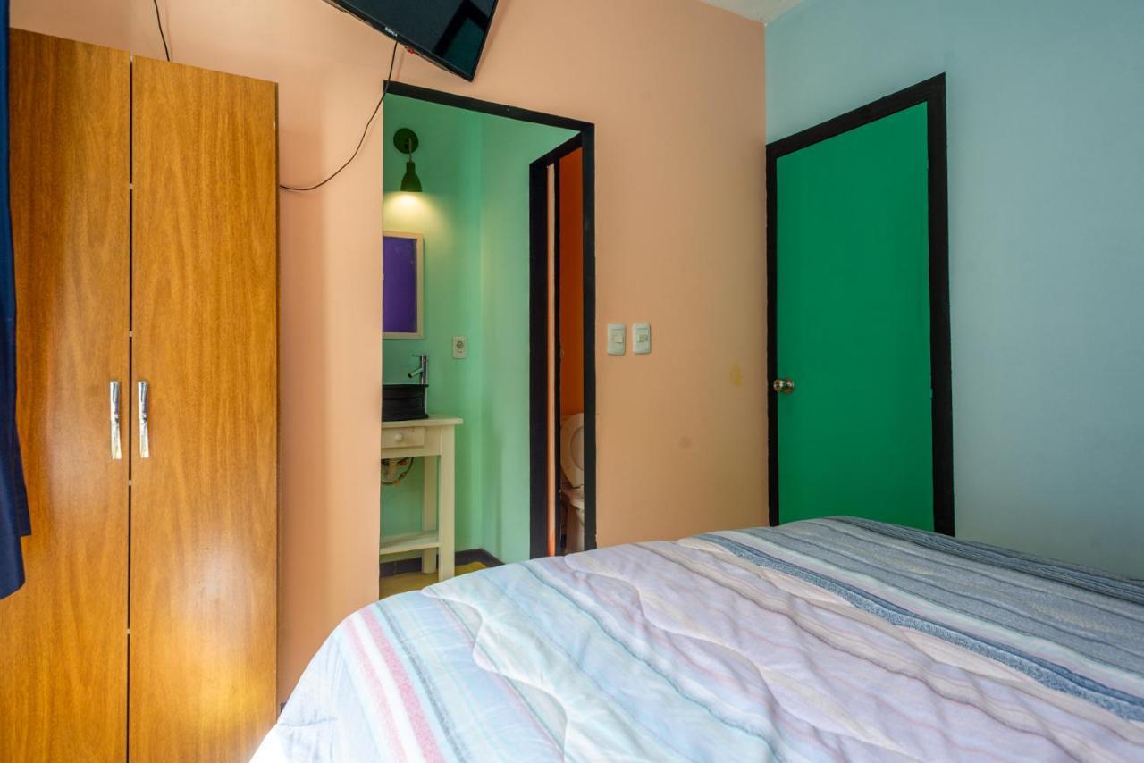 Del Barcito Hostel And Suites Пунта-дель-Эсте Экстерьер фото