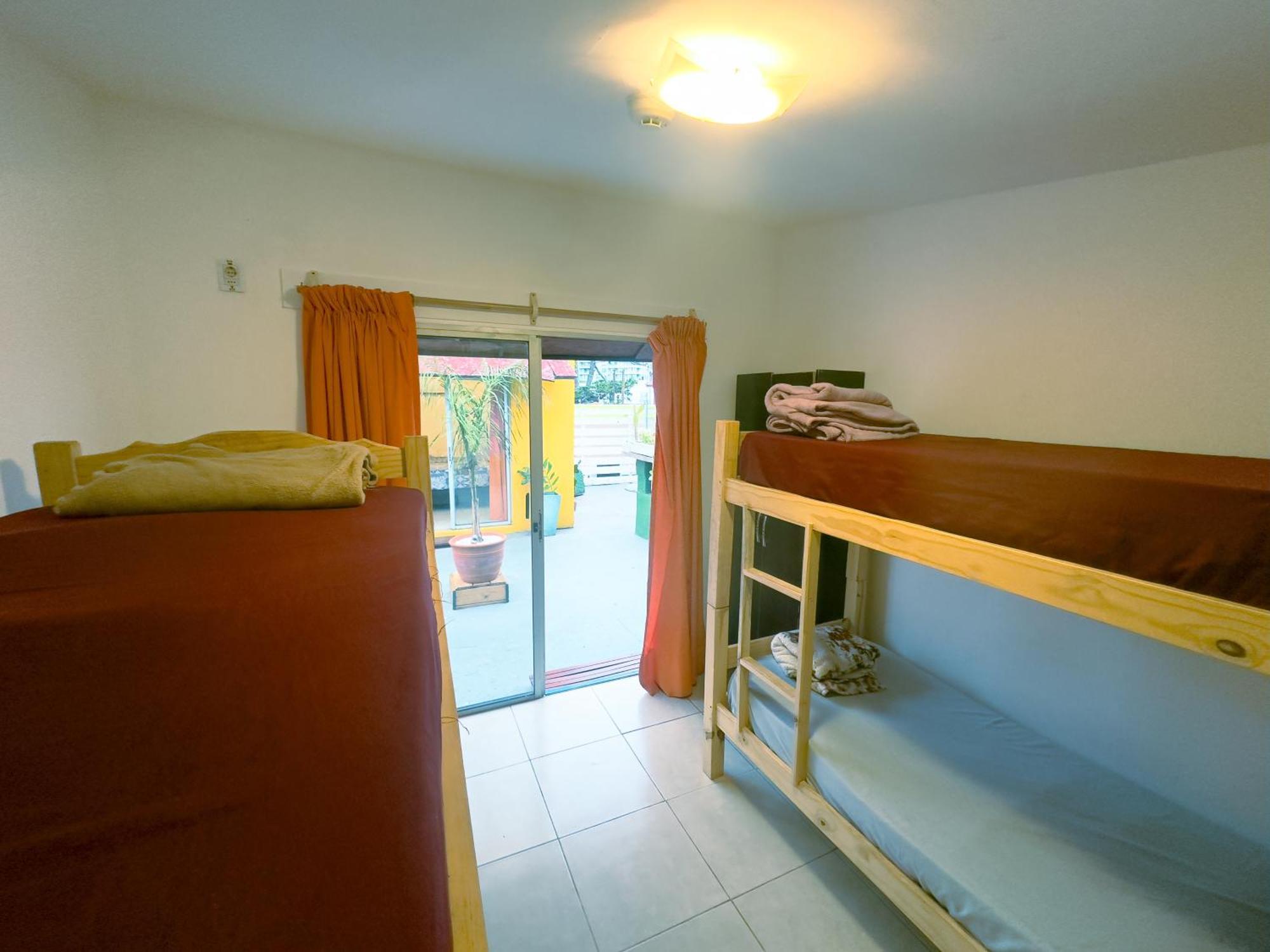 Del Barcito Hostel And Suites Пунта-дель-Эсте Экстерьер фото