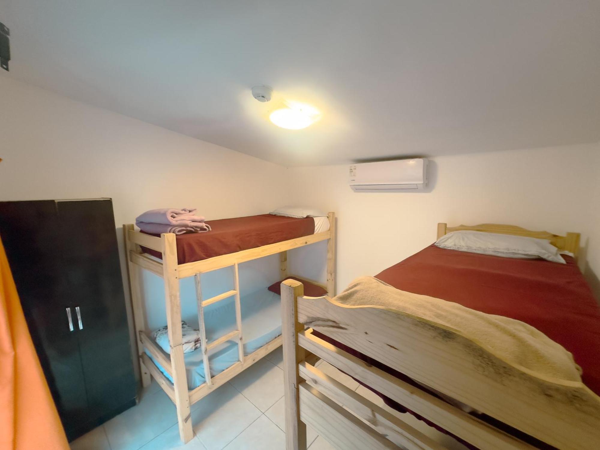 Del Barcito Hostel And Suites Пунта-дель-Эсте Экстерьер фото